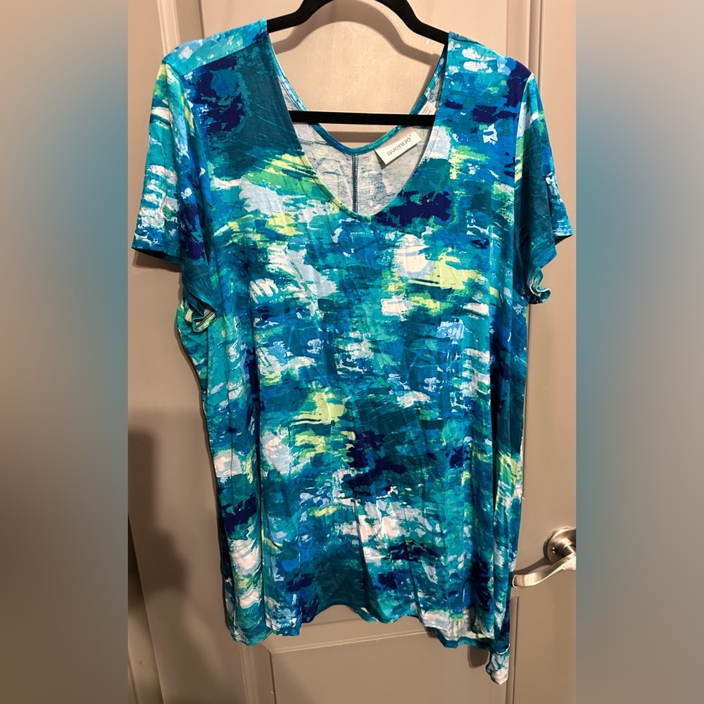 Avenue Size 18/20 Blue/Multi-color Asymmetrical Round Neck Pullover Top NWT